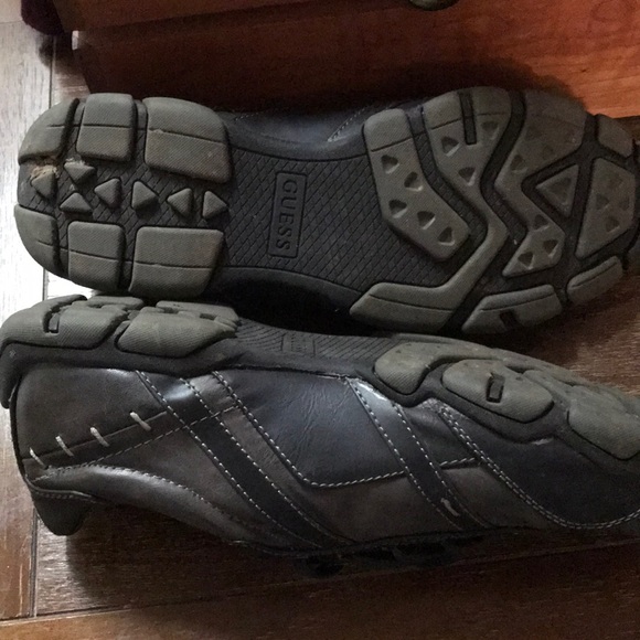 Men’s Guess sneakers - Picture 3 of 3